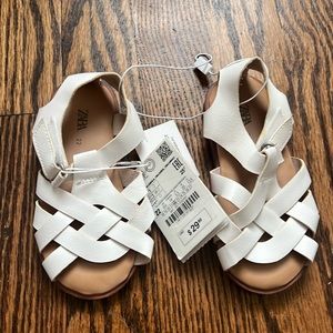 Zara girl toddler shoes never been worn new with tag. White sandals. Size 6.5
